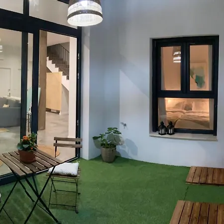 Acogedor Apartamento En Semisotano Con Patio Y Cerca De La Plaza De Espana Seville Exterior photo
